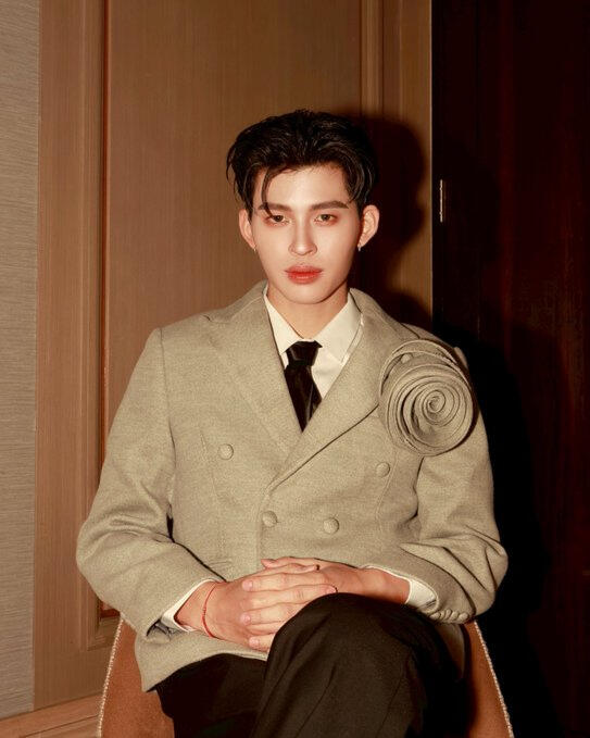 POND AUTUMN IN SHANGHAI