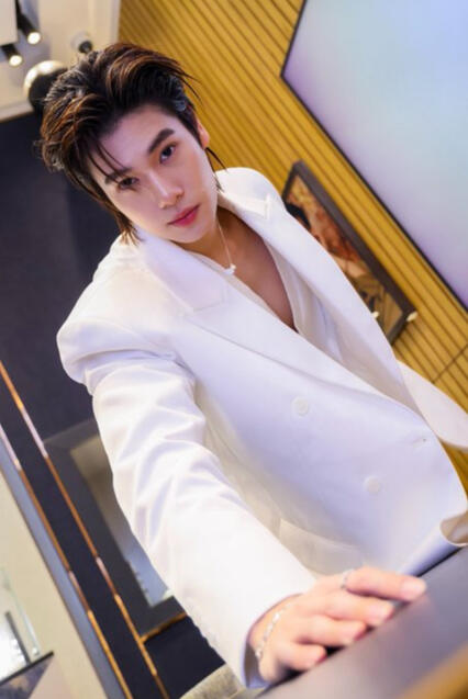 PHUWIN WITH APM MONACO